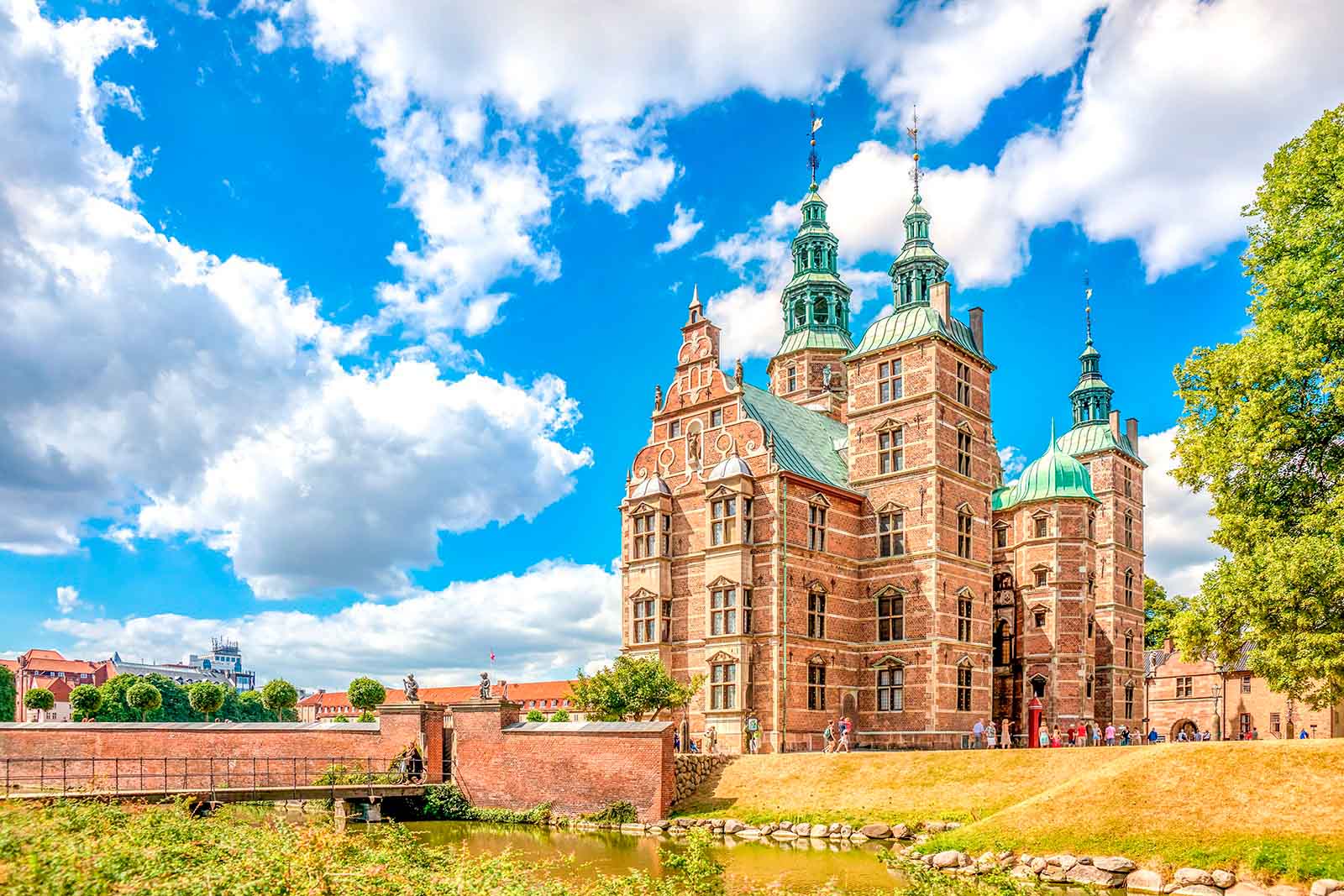 Rosenborg Palace | The most extraordinary castle in Northern Europe